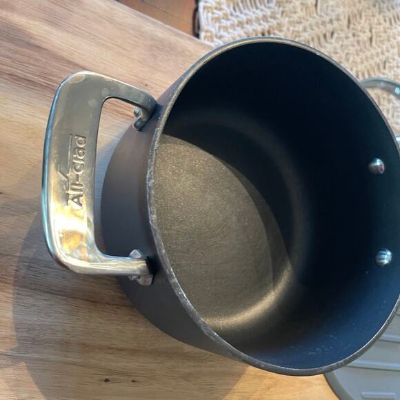 All-clad Essentials 2.5 saucepan with lid and trivet - Picture 4 of 10